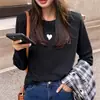 Camiseta blanca de algodón puro de manga larga para mujer, nuevo estilo otoño 2026, corte holgado, versión coreana, diseño versátil y único, top interior de nicho