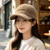 Nueva gorra de béisbol de felpa a cuadros retro para otoño e invierno para mujer, estilo coreano con letras bordadas, moderna y versátil, gorra de béisbol cálida