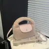 Nova Bolsa de Franjas e Pelo Outono 2025 Bolsa de Mão Moderna Feminina Bolsa de Ombro Transversal Casual Bolsa Recheada