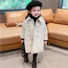 Casaco de inverno infantil estilo coreano 2026, comprimento médio a longo, para meninas, acolchoado e espesso, casaco de lã de abotoamento duplo, atacado