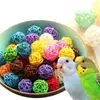 Brinquedo Bola de Cipó para Papagaio, Suprimentos para Roer e Desgastar os Dentes de Hamster, Bola de Treinamento de Inteligência para Calopsita e Periquito-Amor, Acessórios para Pássaros
