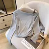 Camiseta Feminina de Manga Longa com Estampa de Letras Estilo Americano, Um Ombro Só, Estilo Primavera e Outono, Cintura Franzida, Top Base Off-Shoulder