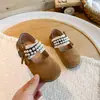 Sapatos de Princesa para Meninas Pérola Solado Macio 2026 Outono Novo Sapatos Infantis Meninas Elegantes Sapatinhos de Couro Sapatos Individuais Retrô