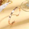 Dropshipping Transfronterizo de Relojes Redondos de Moda para Mujer con Correa de Acero y Pulseras de Amor desde Fábrica Fuente de Aliexpress