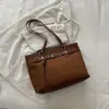 Decoración de hebilla de cuero de alta gama para cinturón de uso diario, bolsa de mano simple, bolsa de hombro o axila de gran capacidad, estilo coreano