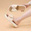Sandalias Planas de Exterior para Mujer Verano Suela Gruesa 2025 Nuevas Ligeras Versátiles de Moda Estilo Hada Chanclas
