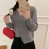 Blusa de tricô com decote V e mangas compridas com botões coloridos para mulheres, adequada para usar em camadas no outono e inverno, com design estilo coreano e feita de cashmere