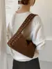 Bolso de Hombro Vintage con Remaches Color Marrón Maillard para Mujer, Nuevo Bolso Versátil Otoño/Invierno 2026, Bolso tipo Almohada para el Trabajo