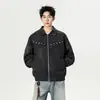 Chaqueta de solapa estilo retro de moda para hombre, otoño 2026, corte holgado, cierre de cremallera, decoración de remaches, prenda exterior elegante y casual para el día a día