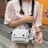 Bolsa Transversal Versátil de Alto Valor Nova de Verão 2026 Bolsa Quadrada Pequena Simples e Fashion Bolsa de Ombro Casual para Viagem