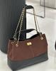 Bolsa de Ombro de Corrente Retrô em Couro Nobuck Matelassado de Couro de Vaca Novo Estilo Outono e Inverno Bolsa Balde Bolsa Feminina de Cor Contrastante Bolsa de Axila