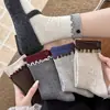 Botão de acessório de acabamento de orelha de madeira meias de botão meias femininas de cano médio Outono Inverno Meia folgada estilo garota japonesa ins sem costura