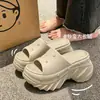 Sandalias planas de estilo lindo, a la moda y versátiles con forma de estrella para mujer, sandalias de suela gruesa antideslizantes para exteriores de verano 2026, cómodas y casuales