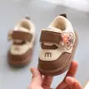 Novos Sapatos de Caminhada para Bebê Primavera e Outono 0-1-2 Anos Solado Macio Unissex Sapatos Barulhentos para Crianças Pequenas Sapatos de Caminhada de Desenho Animado Venda por Atacado