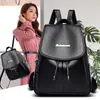 Mochila Elegante para o Dia a Dia, Novo Estilo 2026, para Mulheres, Couro PU Preto, Grande Capacidade, Mochila Versátil para o Dia a Dia, Impermeável