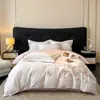 Juego de cama de lujo y elegante de cuatro piezas 100% algodón de fibra larga de Xinjiang, hecho completamente de algodón puro, con diseños florales y bordados de alta gama, adecuado para madres y bebés
