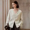 Camisa de Linho Puro com Decote V Relaxada de Alto Padrão, Versátil Outono Novo Estilo Solta Casual Preguiçosa Manga Longa Top