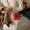 Nova Bolsa de Mão de Pelúcia de Cereja 2026, Bolsa Transversal Fofa de Lã de Cordeiro para Meninas, Mini Bolsa da Moda para Bebês