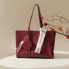 Bolsa Feminina 2025 Nova Bolsa Feminina Bolsa Tote Grande Capacidade Bolsa de Mão Ombro Tecida Combina com Tudo Trabalho Moda Macia