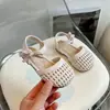 Sandalias Cerradas para Niña 2026 Verano Nuevo Estilo Coreano Caladas Zapatos de Bebé Elegantes Tejidas con Suela Suave Zapatos de Princesa para Niñas Pequeñas