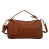 Bolsa Satchel Boston Bag de Luxo Acessível Nicho Retrô Feminina Moda Verão 2025 Couro Macio Bolsa de Ombro Único Transversal de Alta Qualidade