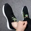 Sapatos masculinos, sapatos da moda primavera, sapatos casuais vazados leves para corrida, sapatos masculinos, sapatos esportivos de verão, comércio exterior transfronteiriço no atacado
