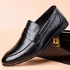 Sapatos Mocassins Masculinos Moda Business Retrô, Novo Estilo Britânico de Outono para Cavalheiros, Solado Macio, Slip-On, Sapatos Casuais de Couro para Homens