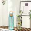Taza deportiva de plástico con tapa abatible transfronteriza, taza linda con estampado, taza de plástico para estudiantes, portátil para exteriores, gran capacidad, taza con popote, venta al por mayor