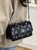 Bolsa de Mão Acolchoada com Corrente Estilo Chanel para Mulheres, Novo Modelo Primavera 2026, Bolsa Quadrada Pequena Transversal Versátil de Alta Qualidade