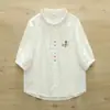 Camisa Feminina de Manga Curta com Botões Coloridos Bordado de Coelho Estilo Artístico Estilo Novo Verão 2025 Gaze Dupla Camada Solta