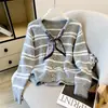 Cárdigan de punto a rayas para mujer estilo coreano, transfronterizo, nuevo para otoño e invierno 2026, cuello en V, corte holgado, adelgazante, manga larga