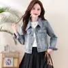 Fotos reales de camisas de mezclilla de manga larga de moda y con estilo para mujer, nueva colección de primavera, chaqueta corta lavada y casual de corte holgado, top versátil y otros artículos