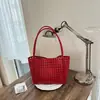 Bolsa de palha trançada vazada super popular de verão transfronteiriça para mulheres, nova bolsa de ombro requintada 2026, bolsa de praia casual de férias