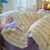 Conjunto Novo de Renda Bordada em Algodão Puro Fresco e Simples de Quatro Peças Nova Cor Jacquard Tecido em Renda Floral Capa de Edredom Lençol de Cama Conjunto de Sacola de Presente~