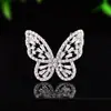Broche Borboleta Vazada com Zircônia Microincrustada Versátil e Elegante Alfinete Estilo Inseto para Prevenir Exposição, Acessório de Roupa