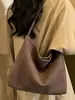 Otoño 2026 Nuevo Bolso Cubo Gran Capacidad Sensación Relajada Para Viajar con Estilo Bolso de Hombro Único Bolso para Mujer Debajo del Brazo