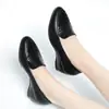 Sapatos femininos sem cadarço, nova coleção outono 2026, versáteis, leves, estilosos, confortáveis, perfeitos para combinar com vestidos, e adequados para mães