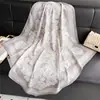 Novo Lenço Quadrado Grande com Padrão Floral Diagonal de Seda Estilo Retrô Estampado Seda Sintética Moda Versátil Xale Lenço Turbante Externo