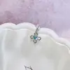 Brincos de Tarraxa Flor Cruzada com Zircônia Cravejada de Diamantes, Aço Titânio Médico 316L Brincos de Coração Cruzado Vazado para Mulheres, Estilosos e Versáteis