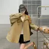 Gabardina tipo capa para mujer de color caqui para otoño, una prenda exterior de estilo coreano moderna y versátil, perfecta para un look chic y casual