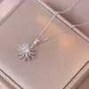Collar para Mujer, Estilo Influencer Transfronterizo Flor de Girasol Circonita Giratorio Conjunto de Tres Piezas Decoración Collar de Acero de Titanio