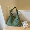 Bolsa feminina grande de alta capacidade, simples e casual, nova bolsa tote de nylon estilo coreano, bolsa de ombro e axila para atacado transfronteiriço, moderna