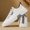 Zapatos para Hombre 2026 Primavera y Verano Nuevo Estilo Transpirables Versátiles Casuales para Hombre Slip-On Tenis Clásicos Cotidianos Casuales Zapatos Blancos