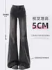 Calça jeans boca de sino preta e cinza não apertada para mulheres, nova para primavera e outono, cintura alta, modelagem solta que emagrece, comprimento até o chão, com aspecto desgastado, jeans boca de sino
