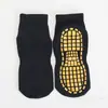 Parque infantil calcetines antideslizantes de color sólido para dispensar calcetines cortos para trampolín calcetines para el suelo del parque infantil para niños logo del fabricante producción