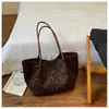 Bolso tote nuevo de estampado de leopardo 2026, gran capacidad, adecuado para ir al trabajo, bolso de hombro elegante y versátil, que irradia un ambiente sofisticado y retro