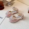 Zapatos de Princesa para Niñas 2026 Verano Nueva Moda Suela Suave Sandalias con Lentejuelas de Cristal y Moño Zapatos de Cuero Pequeños con Estilo para Bebé