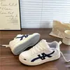 Zapatillas de entrenamiento alemanas de suela gruesa para mujer, nuevo modelo de verano 2026, estilo Hong Kong, zapatillas casuales blancas versátiles de nicho, zapatillas deportivas transpirables