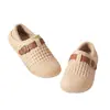 Chinelos Perfurados Birkenstock Retrô Francês Feminino Outono Inverno Quente Solado Macio Roupa de Casa Uso Externo Fivela Chinelos de Algodão com Pelúcia Impermeável