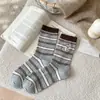 Calcetines Bordados de Oso Polar Imitación Cachemir para Mujer, Rayas en Contraste, Estilo Retro Japonés de Media Pantorrilla, Calcetines de Caña Alta Cálidos y Versátiles para Mujer